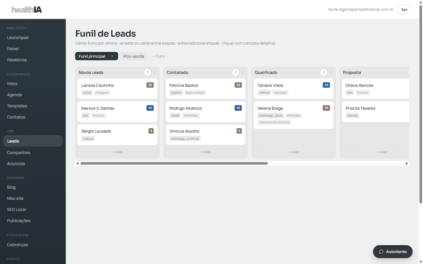 Tela real do Funil de Leads do Healthia: kanban com etapas de Novos Leads a Proposta, score e origem em cada card